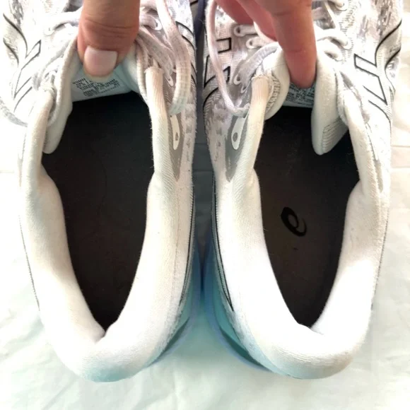 ASICS Gel Cumulus 23 White Gray Running Sneakers SZ 10.5 Worn 1X Indoors - Picture 12 of 14